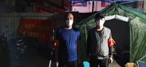 市J9集团国际站官网集团一线战“疫”之：党旗飘扬在门外，党旗扎根在心里，53岁和35岁党员成绝佳搭档